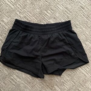 Athleta Mesh Racer Run Mid Rise Shorts